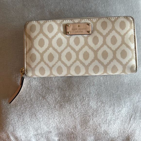 Kate Spade Cream/Beige w/pink Lining - Picture 1 of 6